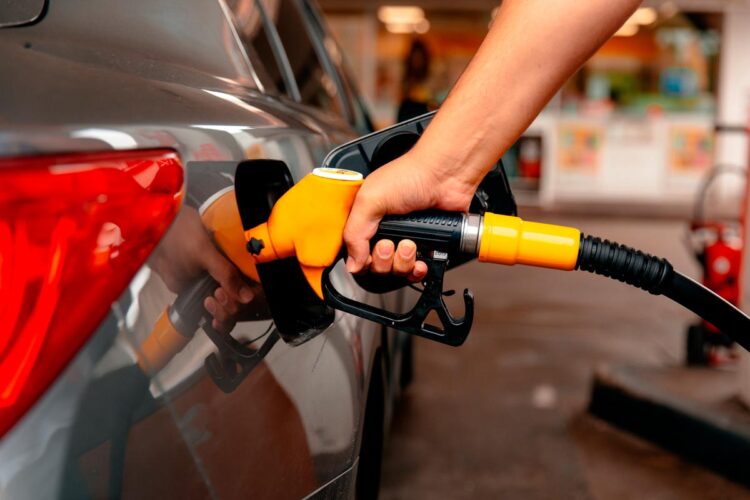 O combustível low-cost afeta o desempenho do motor do carro?