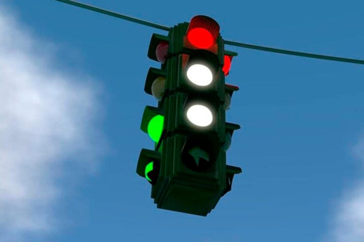 Para que servirá a nova luz branca nos semáforos? luz branca nos semáforos