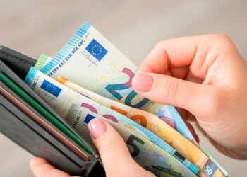Que país europeu procura portugueses para trabalhar? Salários ultrapassam os 5.300 euros