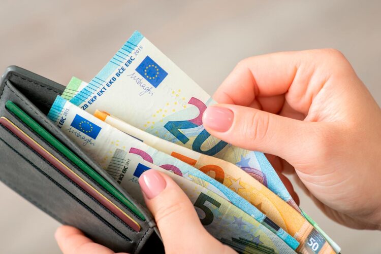 Que país europeu procura portugueses para trabalhar? Salários ultrapassam os 5.300 euros