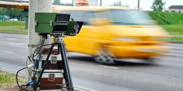 É ilegal esconder radares de velocidade móveis?