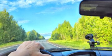 É obrigatório algum selo no para-brisas do carro?