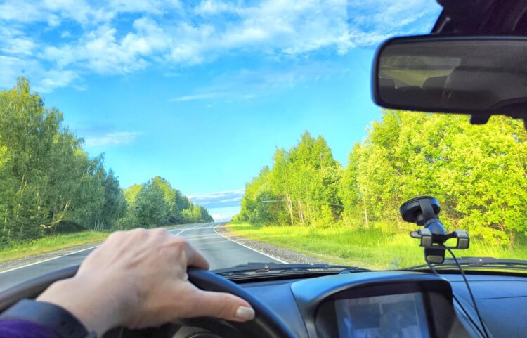 É obrigatório algum selo no para-brisas do carro?