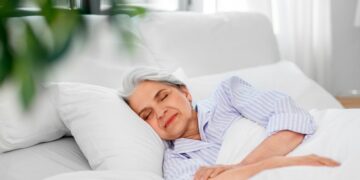 Porque acordamos mais cedo com a idade?