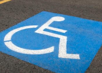 É possível perder a carta de condução devido a uma multa de estacionamento?