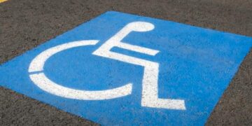 É possível perder a carta de condução devido a uma multa de estacionamento?