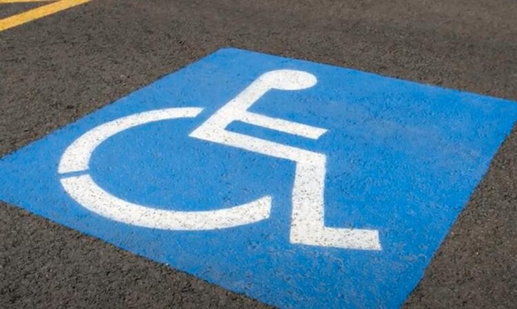 É possível perder a carta de condução devido a uma multa de estacionamento?