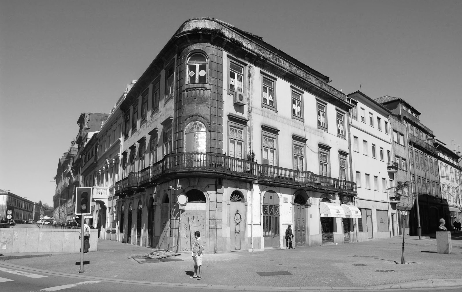 D. Pedro II: um imperador caloteiro Grande Hotel do Louvre