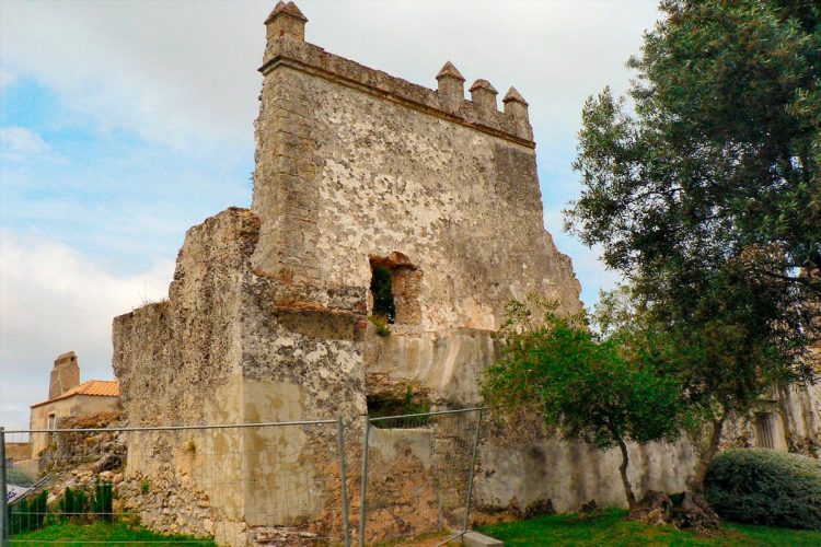 o castelo medieval desconhecido às portas de Lisboa