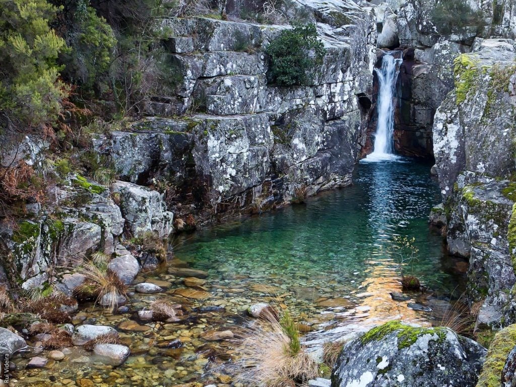 Rio Poio: Um rio de beleza surpreendente é um paraíso escondido no Norte de Portugal