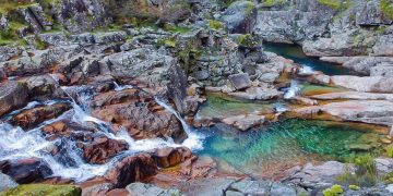 Rio Poio: Um rio de beleza surpreendente é um paraíso escondido no Norte de Portugal