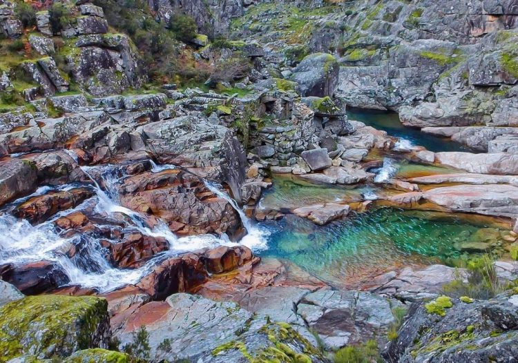 Rio Poio: Um rio de beleza surpreendente é um paraíso escondido no Norte de Portugal