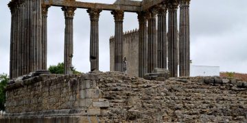 Demolição de muro do século XVIII em Évora foi participada à PSP