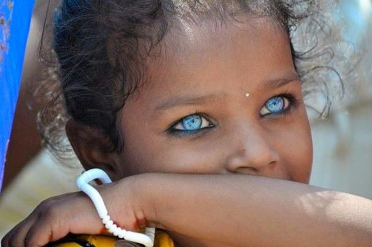 O povo de olhos azuis da Indonésia descendente de portugueses