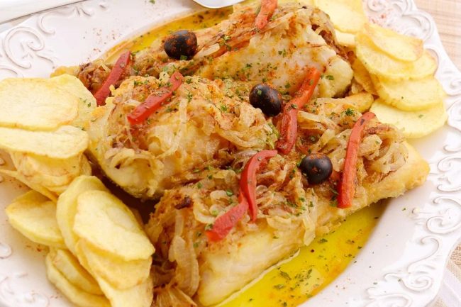 Bacalhau à Minhota: um clássico da gastronomia portuguesa Bacalhau à Minhota: