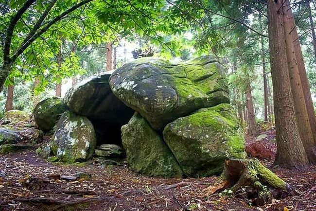 Construções Megalíticas na Grota do Medo (Terceira)