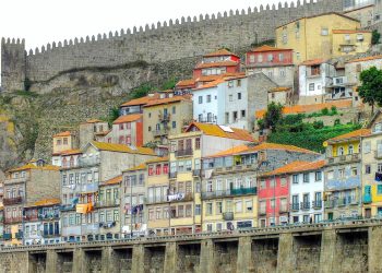 A Muralha Fernandina: uma fortaleza histórica do Porto