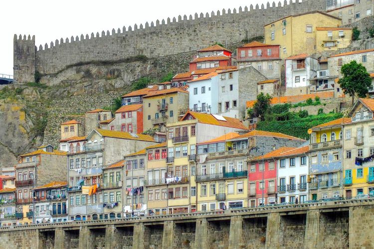 A Muralha Fernandina: uma fortaleza histórica do Porto