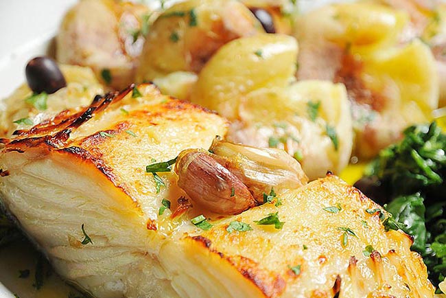 Bacalhau à lagareiro com cebola