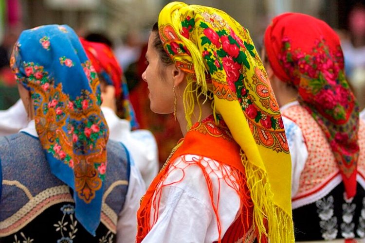 A aldeia da Indonésia onde se canta em Português e se dança o Vira A aldeia da Indonésia onde se canta em Português e se dança o Vira
