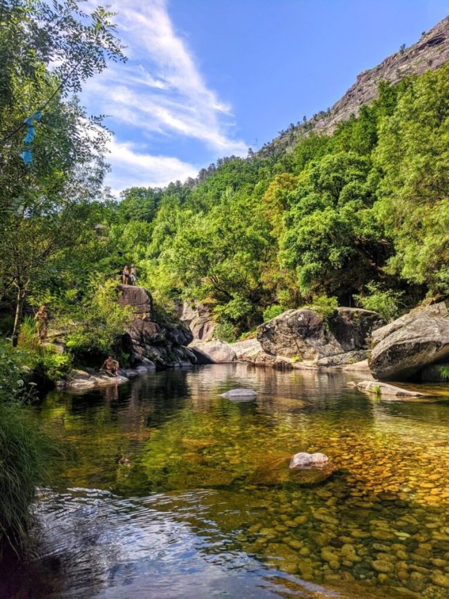 Lagoa dos Druidas: um dos locais mais secretos do Parque Nacional Peneda Gerês Lagoa dos Druidas