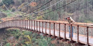 Já se pode caminhar na ponte de arame com quase 100 anos que liga o Minho ao distrito do Porto