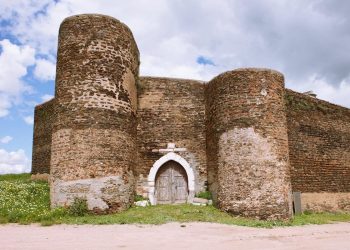 Castelo de Veiros: um tesouro esquecido e abandonado no coração do Alentejo