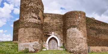 Castelo de Veiros: um tesouro esquecido e abandonado no coração do Alentejo