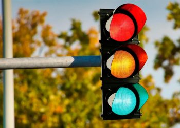 As situações em que passar o sinal vermelho é obrigatório