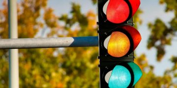 As situações em que passar o sinal vermelho é obrigatório