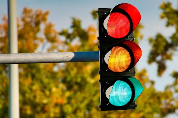 As situações em que passar o sinal vermelho é obrigatório