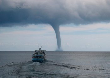 Tromba de água avistada em praia do Algarve (vídeo)