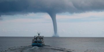 Tromba de água avistada em praia do Algarve (vídeo)
