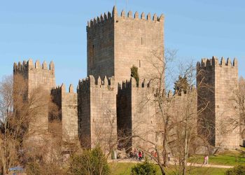 O Castelo de Guimarães: onde Portugal chorou e renasceu livre
