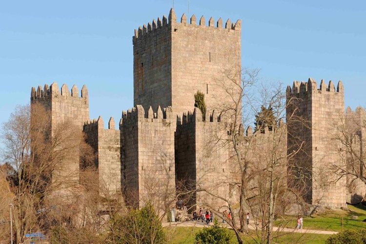 O Castelo de Guimarães: onde Portugal chorou e renasceu livre