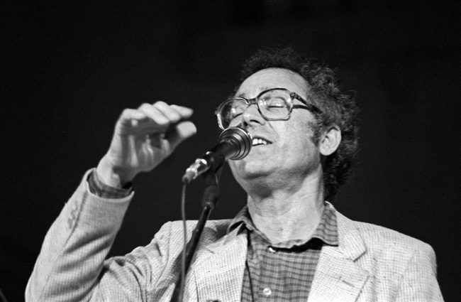 Zeca Afonso: a voz que ecoa na alma de Portugal