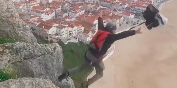 Idoso de 70 anos salta de falésia na Nazaré