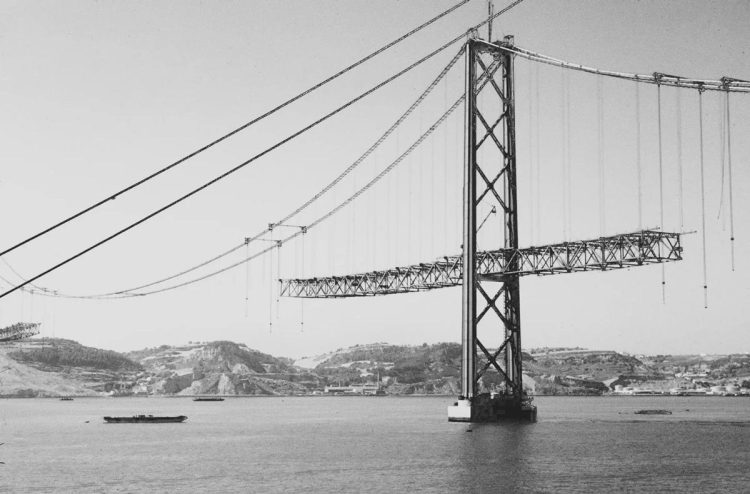 As imagens raras da Ponte 25 de Abril em Lisboa