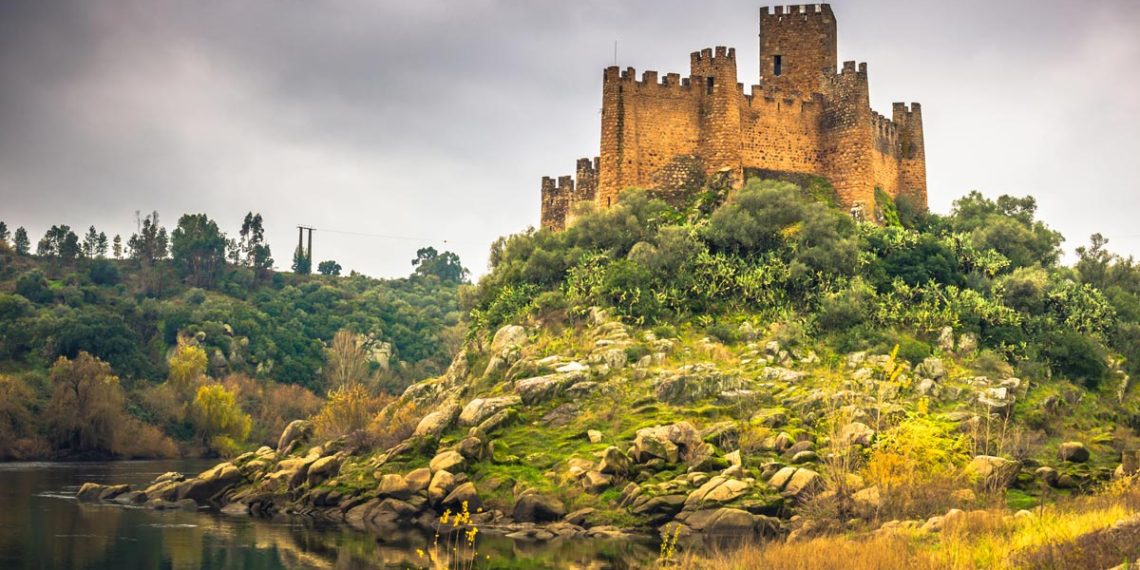 NCultura Notícias – Cultura, História, Viagens, Sociedade, Gastronomia Castelo de Almourol: História, Templários, Lendas e Magia no Rio Tejo