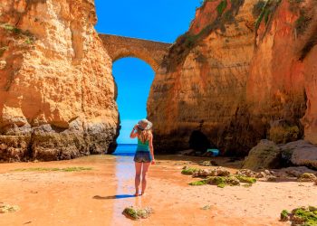 Britânicos revoltam-se contra o aumento da taxa turística em várias regiões de Portugal