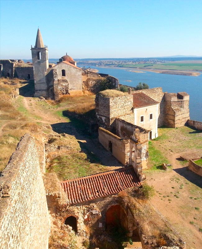 Juromenha: a sentinela esquecida que ainda guarda a alma de Portugal