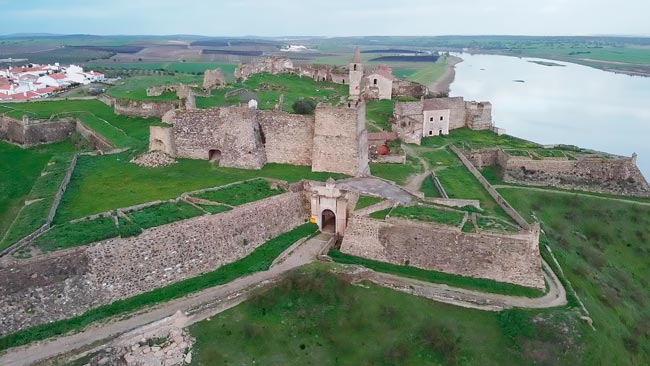 Juromenha: a sentinela esquecida que ainda guarda a alma de Portugal