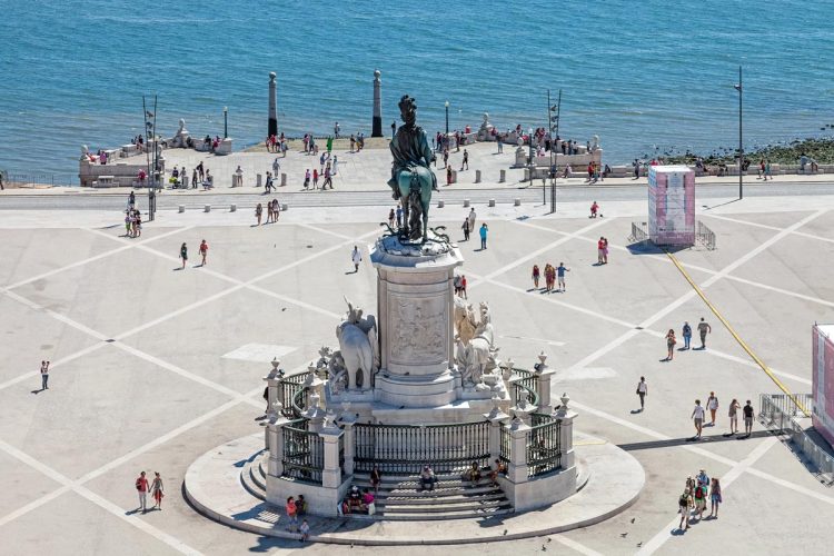 Portugal está a afundar — e ainda fingimos que está tudo bem Portugal está a afundar — e ainda fingimos que está tudo bem