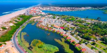 A única praia no mundo que nunca perdeu a Bandeira Azul é portuguesa