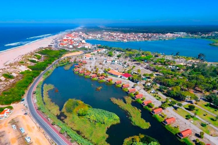 A única praia no mundo que nunca perdeu a Bandeira Azul é portuguesa