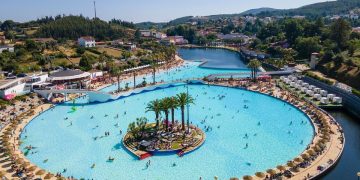 Praia das Rocas reabre a maior piscina de ondas de Portugal