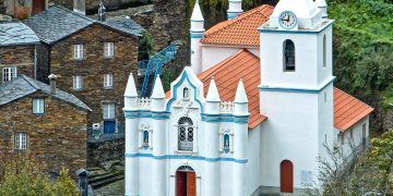 Igreja Matriz do Piódão: a joia branca no coração da Serra do Açor