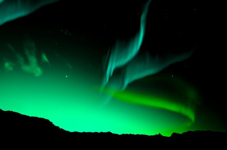 Tempestade solar histórica pode fazer auroras visíveis em Portugal — mas o risco também é real