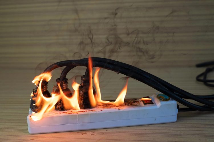 Extensões elétricas: o perigo invisível que não deve ignorar