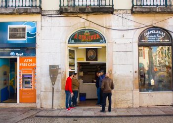 Ginjinha Sem Rival: A luta pela sobrevivência de uma lenda de Lisboa com mais de 135 anos